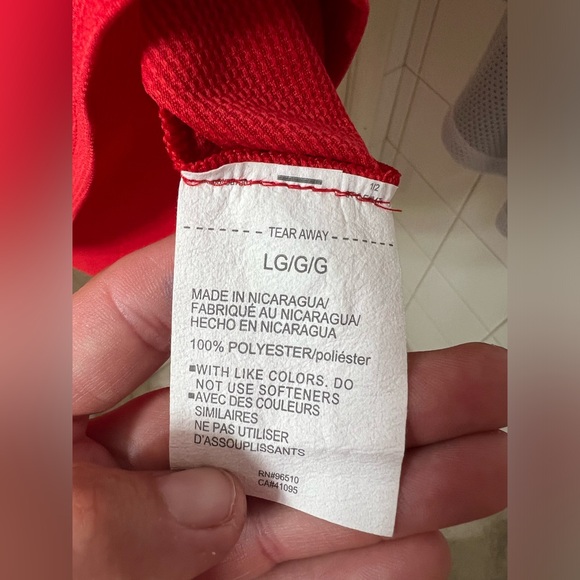 Under Armour Men's 2 shirt
Bundle (Red + Purple) | Size Large - Picture 5 of 9